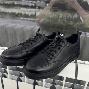 Мужские кожаные кроссовки.