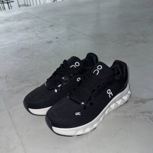 Мужские кроссовки в сетку On