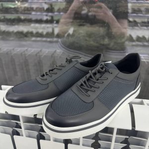 Мужские кожаные кеды в сетку.