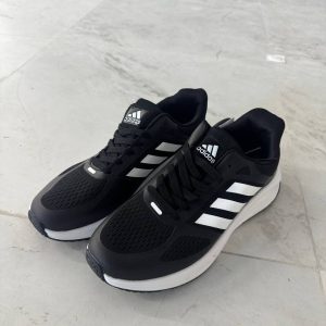 Мужские легкие кроссовки в сеточку Adidas.